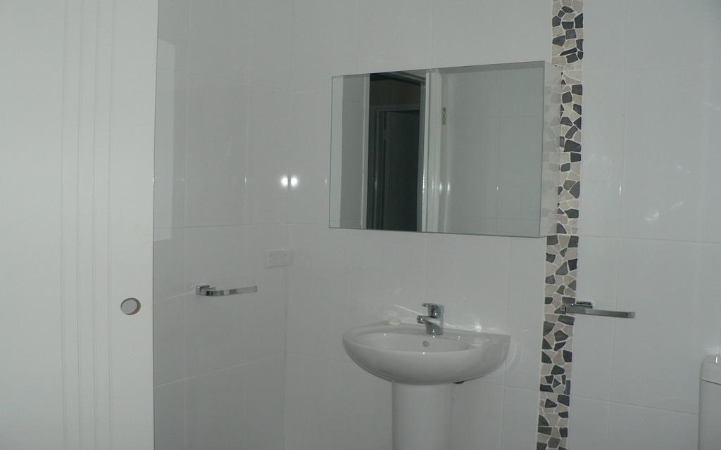 Breezes Apartments Broome Room photo