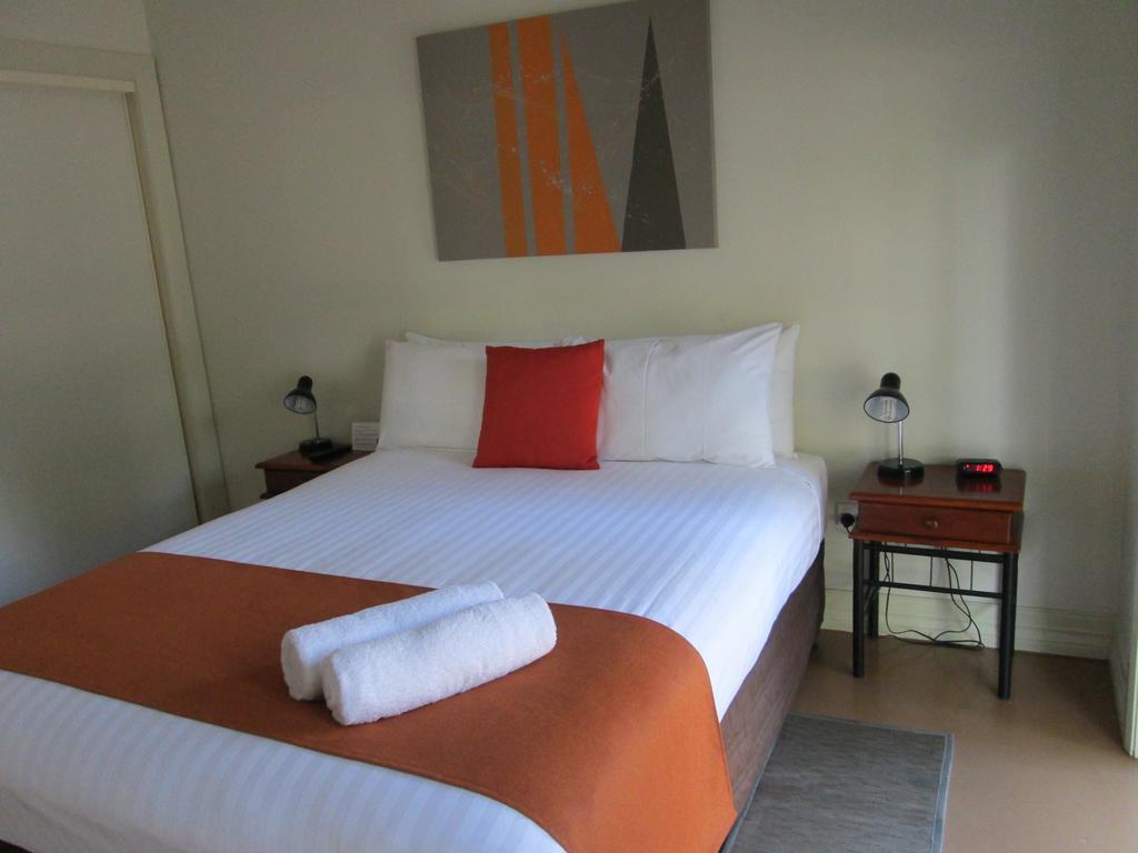 Breezes Apartments Broome Room photo
